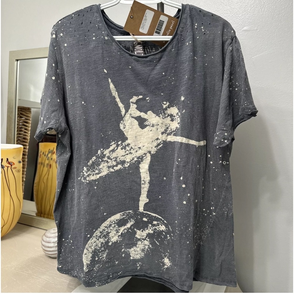 NWT Magnolia Pearl “ Cosmic Ballerina” Tee  in Ozzy NEVER Worn Great Graphic OS